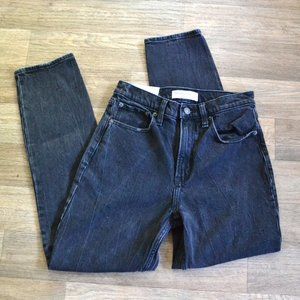 NWT Abercrombie The Mom Jean High Rise 90's Washed Black Jean Size 26 Long